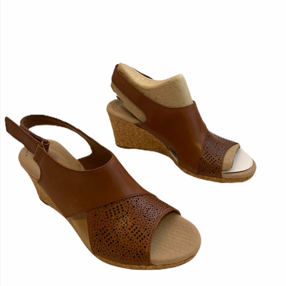 CLARKS Lafley Joy Tan Leather Wedge Sandals - Picture 3 of 8